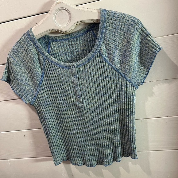 💙 AMERICAN EAGLE – Cropped Ribbed Henley – Size XL - Picture 3 of 7